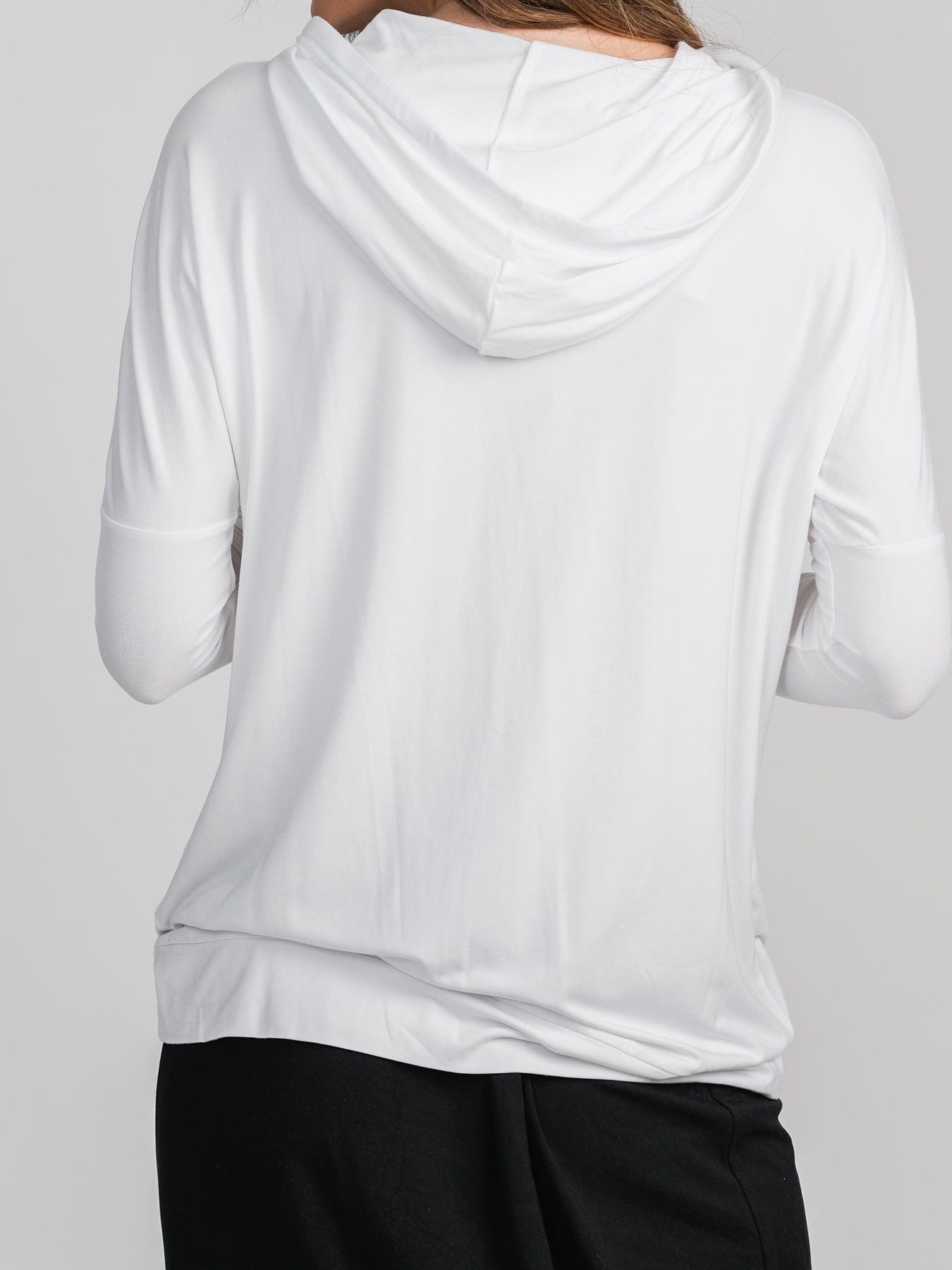 SUDADERA CON CAPUCHA COSIDA-BLANCO