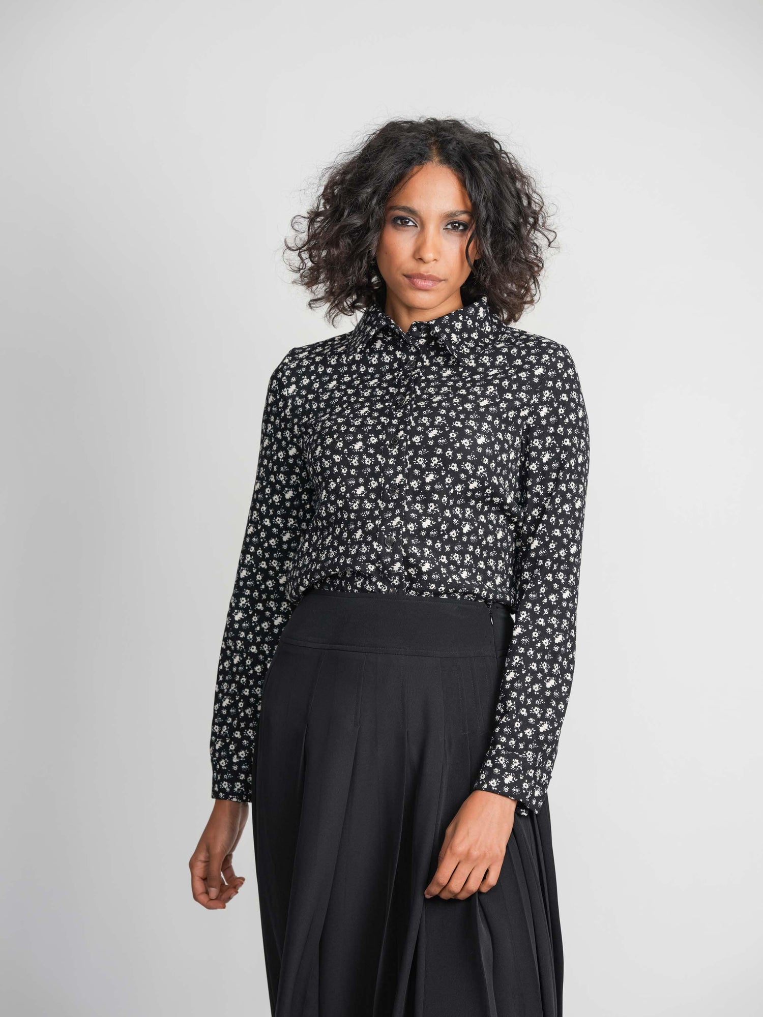 FLORAL BLOUSE-BLACK