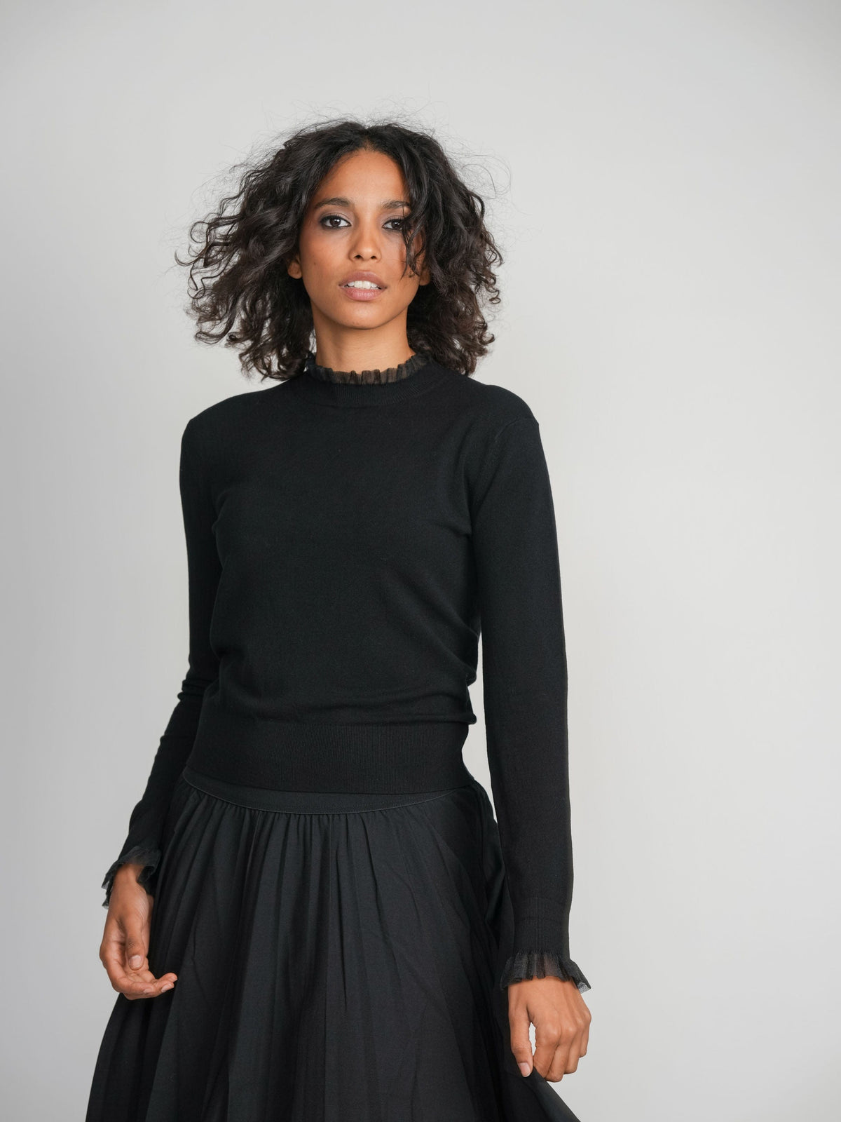 RUFFLE CREW-BLACK