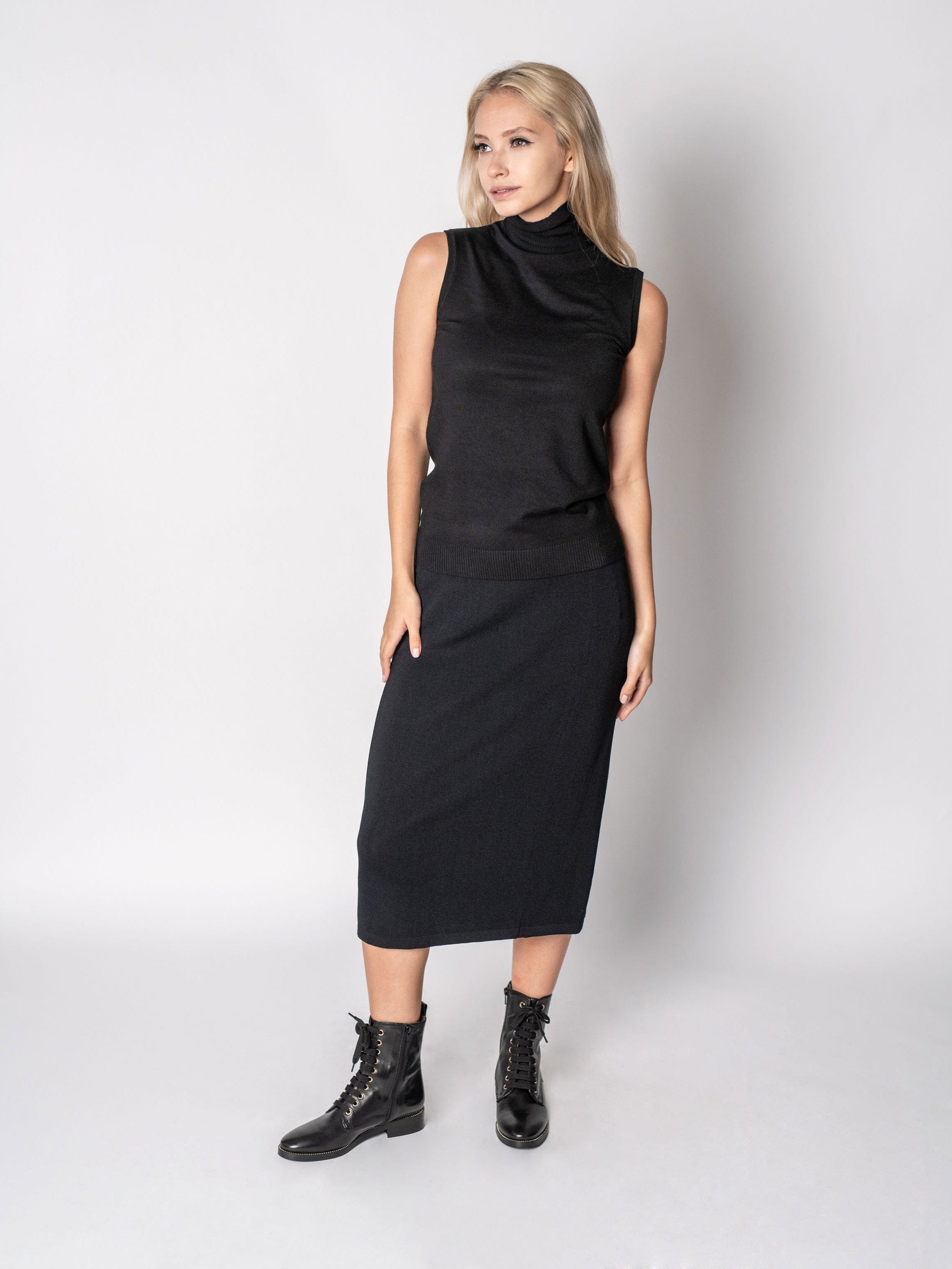 BASIC SLEEVELESS TURTLENECK-Fame on Central