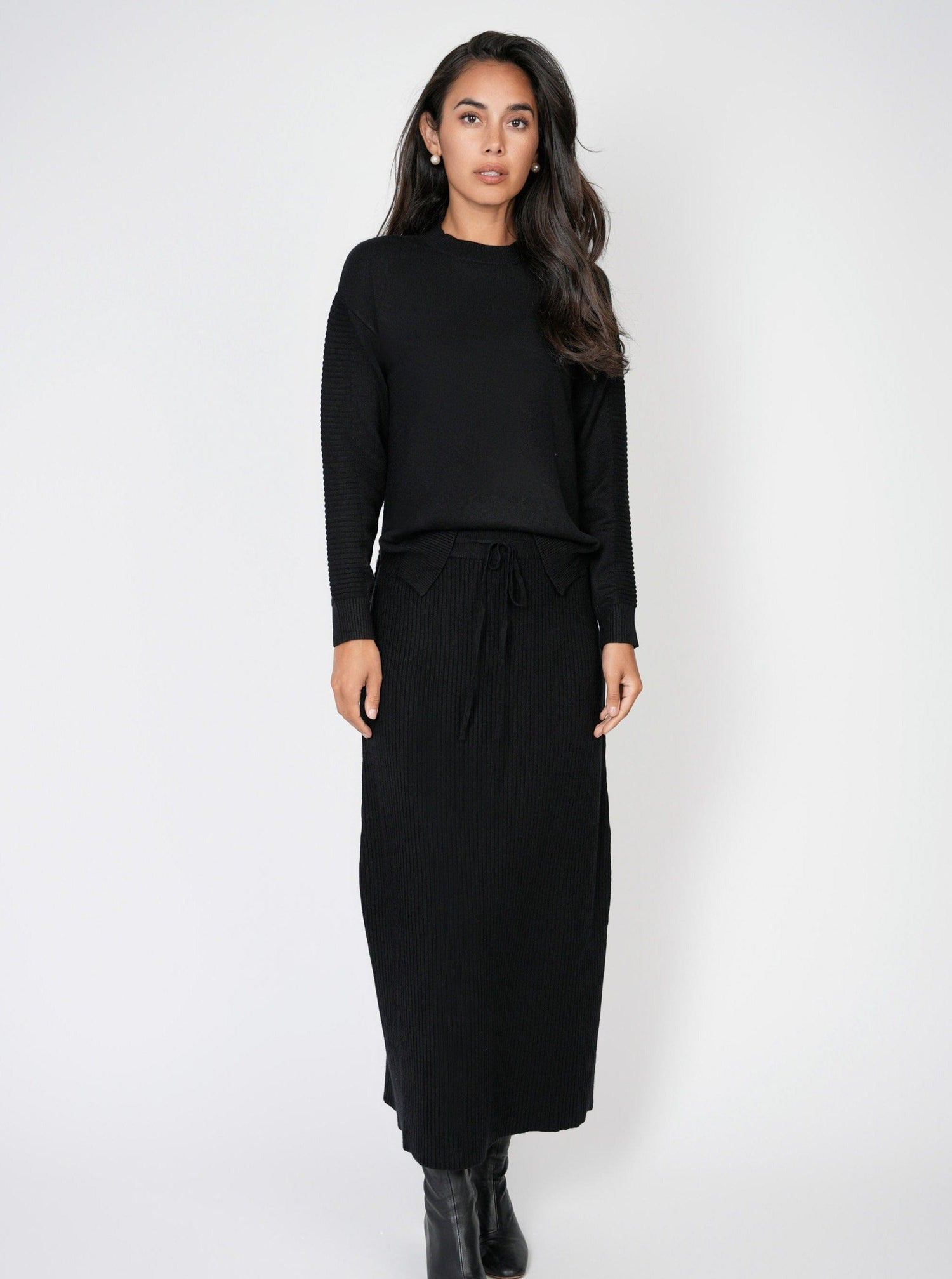 DRAWSTRING KNIT SKIRT-BLACK