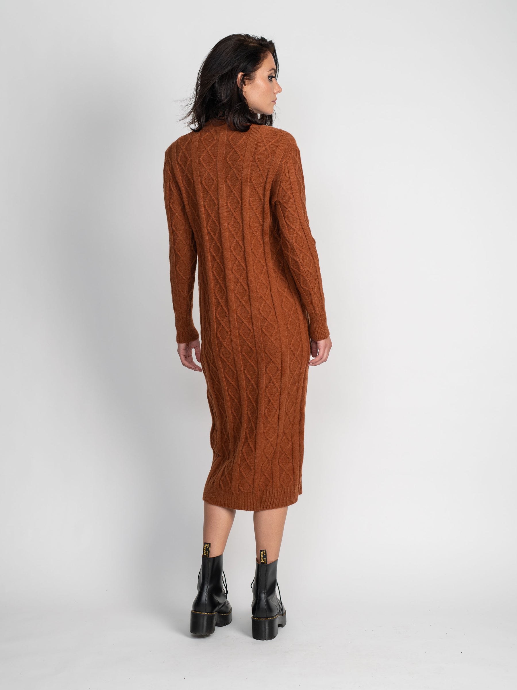 KNIT CABLE CARDIGAN DRESS (SHORT)-BROWN