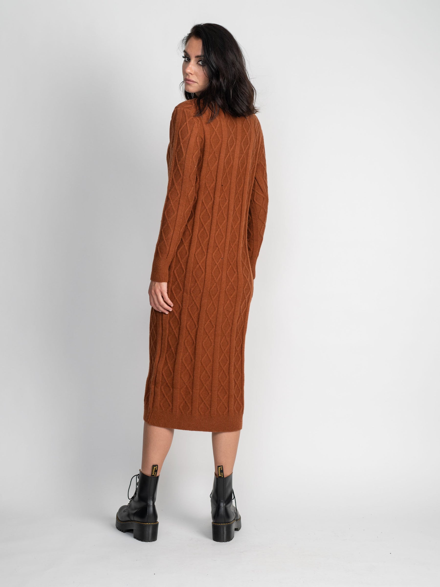 KNIT CABLE CARDIGAN DRESS (LONG)-BROWN