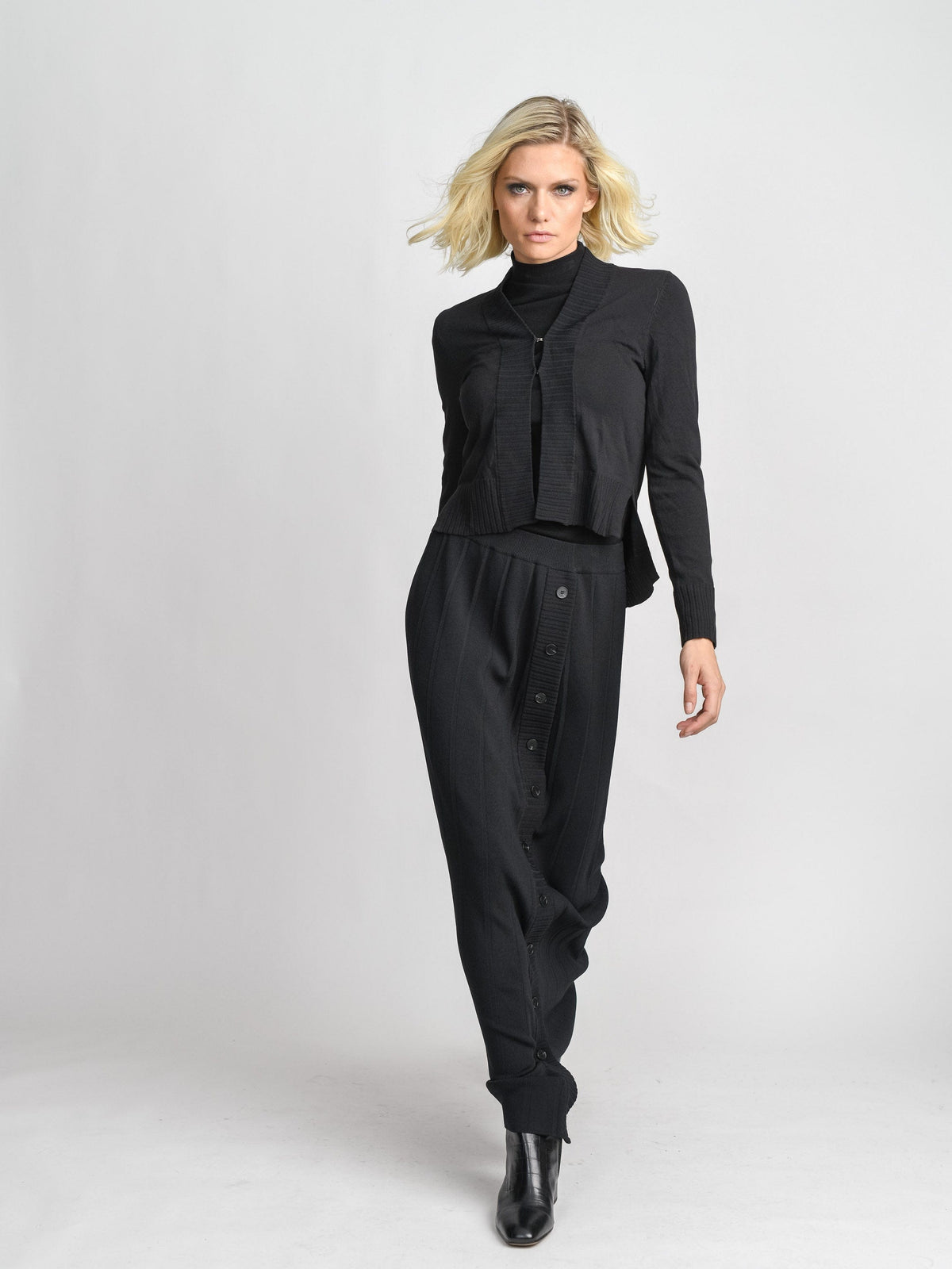 BUTTON DOWN KNIT SKIRT-BLACK