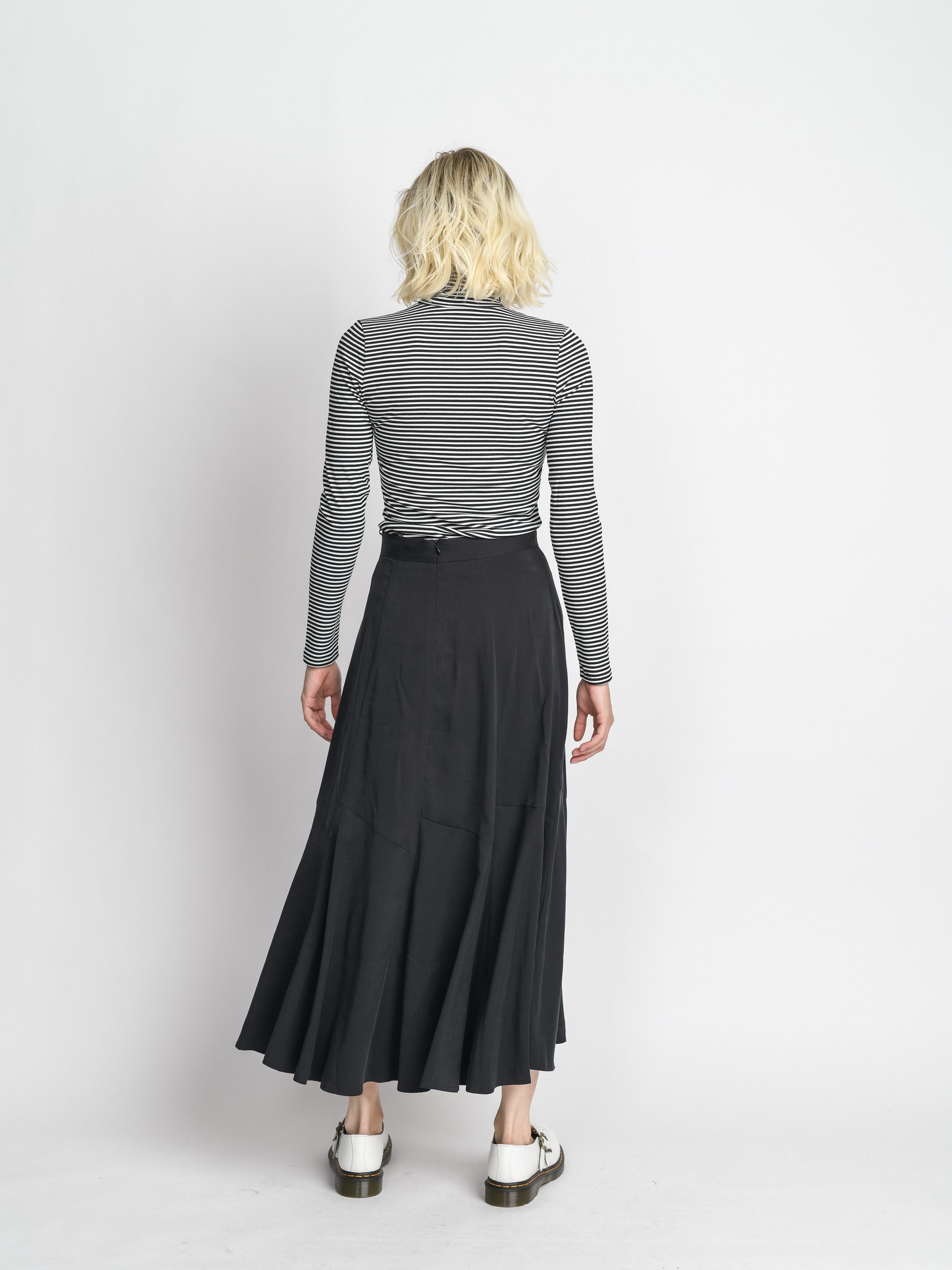 TRUMPET FLARE SKIRT-BLACK