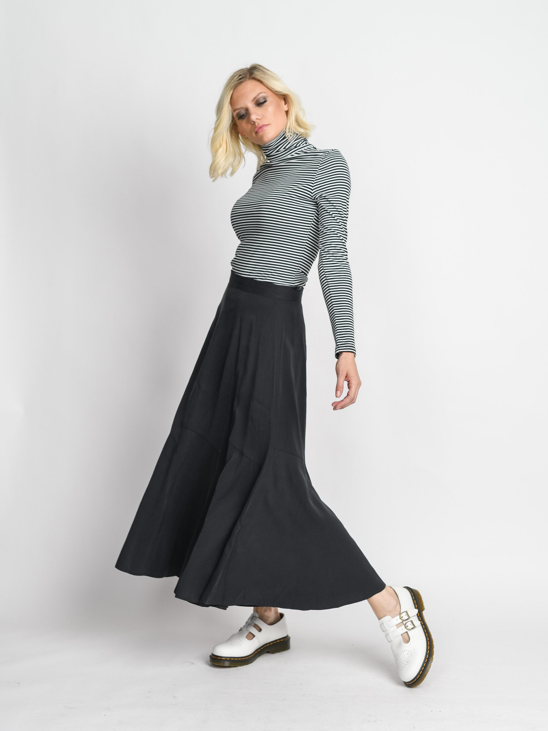 TRUMPET FLARE SKIRT-BLACK