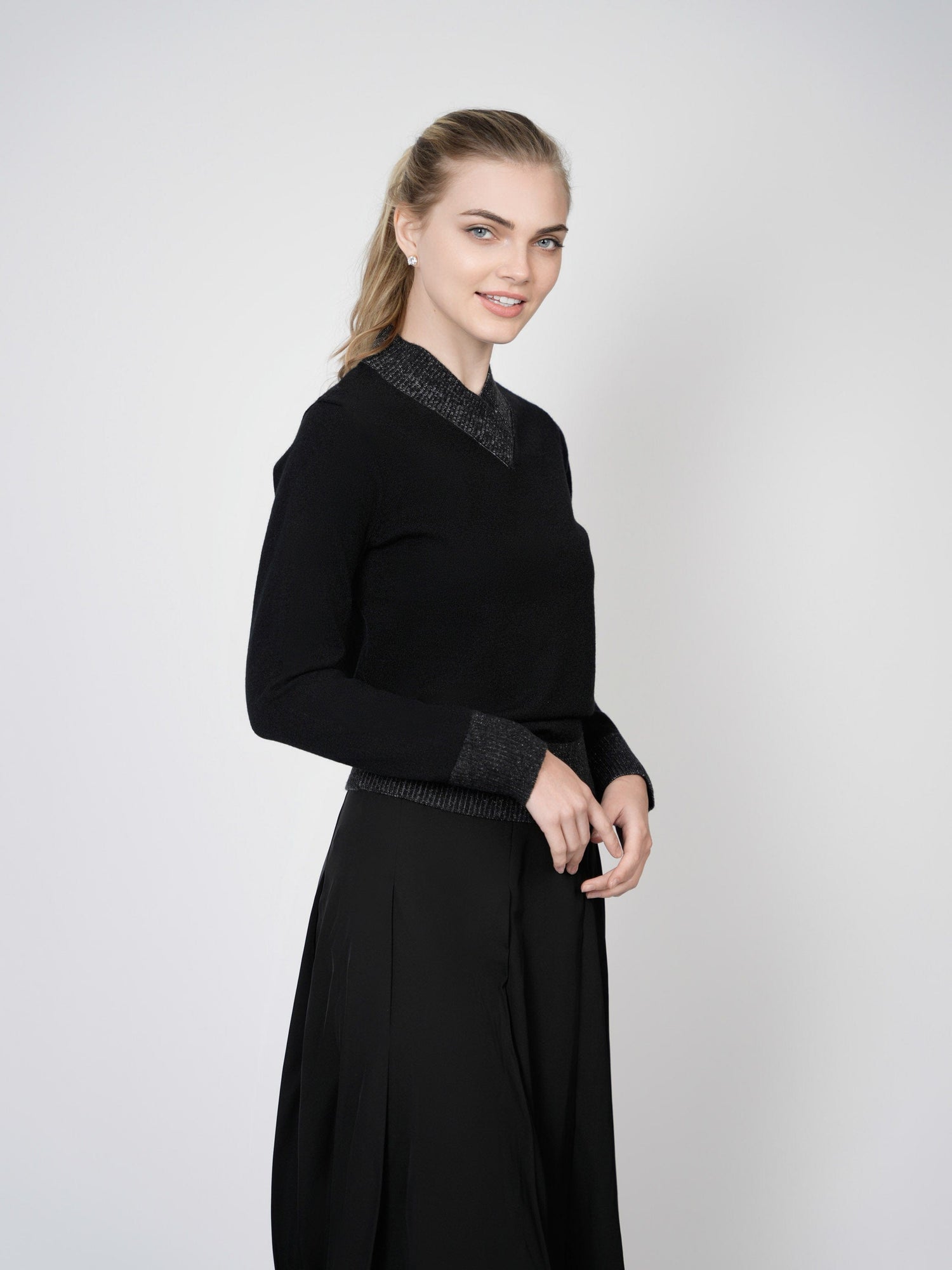 HEATHERED CROSSOVER V SWEATER-BLACK